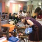 Pengunjung melihat produk tenun dan kriya lokal Indonesia dalam acara pop-up store dan talkshow Kemendag di Grand Indonesia, Jakarta. (Posnews/Ist)