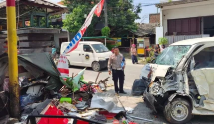 Mobil SPPG Tabrak 2 Pedagang di Bekasi Timur, Satu Korban Luka Parah