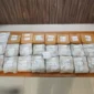 Petugas Polda Metro Jaya memperlihatkan barang bukti sabu 32 kilogram asal Malaysia yang disita di Bekasi dan Jakarta Utara. (Posnews/ist)