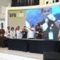 Petugas Kejagung memusnahkan jam tangan mewah palsu sitaan kasus korupsi Asabri milik Jimmy Sutopo di BPA Fair 2026 Jakarta. (Posnews/Ist)