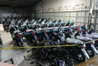 Polda Metro Jaya membongkar praktik ekspor motor ilegal berskala besar di sebuah gudang di Jalan Kemandoran VIII, Kebayoran Lama, Jakarta Selatan, DKI Jakarta, Indonesia. (Posnews/Ist)