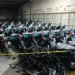 Polda Metro Jaya membongkar praktik ekspor motor ilegal berskala besar di sebuah gudang di Jalan Kemandoran VIII, Kebayoran Lama, Jakarta Selatan, DKI Jakarta, Indonesia. (Posnews/Ist)