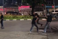 Polisi mengamankan dua pelaku pengeroyokan viral di depan SPBU Bungur, Kemayoran, Jakarta Pusat. (Posnews/Sosmed)