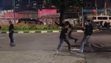 Polisi mengamankan dua pelaku pengeroyokan viral di depan SPBU Bungur, Kemayoran, Jakarta Pusat. (Posnews/Sosmed)