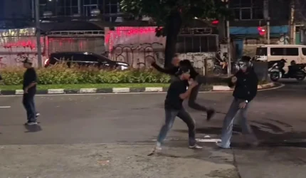 Polisi mengamankan dua pelaku pengeroyokan viral di depan SPBU Bungur, Kemayoran, Jakarta Pusat.