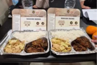 Produk makanan siap saji khas Indonesia untuk kebutuhan jamaah haji diperiksa sebelum didistribusikan di Arab Saudi. (Posnews/Ist)