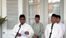 Rano Karno meninjau pengawasan kesehatan hewan kurban di Jakarta saat Idul Adha 1447 Hijriah di Balai Kota DKI Jakarta. (Posnews/Ist)