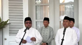 Rano Karno meninjau pengawasan kesehatan hewan kurban di Jakarta saat Idul Adha 1447 Hijriah di Balai Kota DKI Jakarta. (Posnews/Ist)