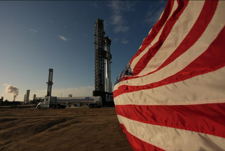 Era baru eksplorasi ruang angkasa. SpaceX sukses meluncurkan Starship V3, roket paling kuat yang pernah dibuat manusia, sebagai langkah krusial bagi ambisi NASA mendaratkan astronot di Bulan dan rencana perjalanan manusia ke Mars. Dok: Istimewa.