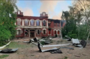 Bara di garis depan. Pasukan Ukraina meluncurkan serangan drone masif terhadap terminal minyak utama Rusia di Novorossiysk, sementara jumlah korban tewas akibat serangan di asrama mahasiswa Starobilsk mencapai 18 jiwa. Dok: Istimewa.