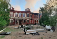 Bara di garis depan. Pasukan Ukraina meluncurkan serangan drone masif terhadap terminal minyak utama Rusia di Novorossiysk, sementara jumlah korban tewas akibat serangan di asrama mahasiswa Starobilsk mencapai 18 jiwa. Dok: Istimewa.