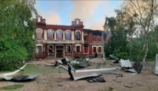 Bara di garis depan. Pasukan Ukraina meluncurkan serangan drone masif terhadap terminal minyak utama Rusia di Novorossiysk, sementara jumlah korban tewas akibat serangan di asrama mahasiswa Starobilsk mencapai 18 jiwa. Dok: Istimewa.