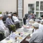Sejumlah kiai sepuh PBNU bertemu Rais Aam KH Miftachul Akhyar di Surabaya untuk membahas percepatan Muktamar ke-35 NU tahun 2026. (Posnews/PBNU)