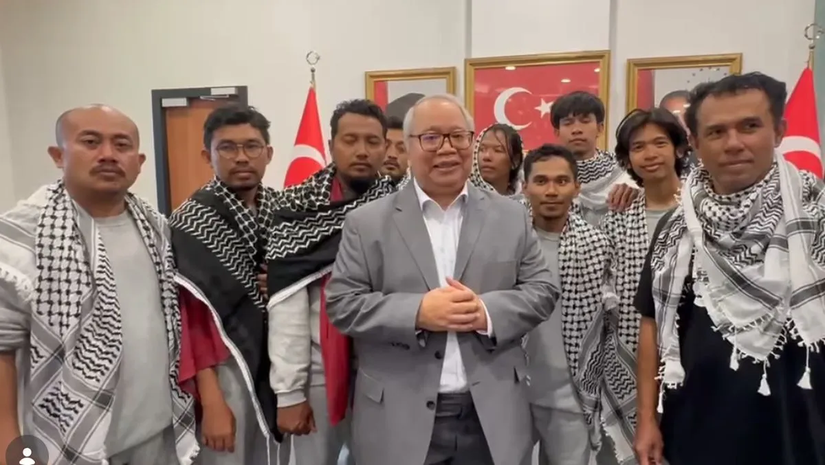 Sembilan relawan Indonesia korban penahanan Israel tiba di Bandara Soekarno-Hatta. (Posnews/Ist)