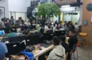 Ratusan WNA terduga pelaku judi online internasional saat diamankan polisi di Jakarta Barat. (Posnews/Ist)