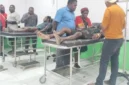 Aparat keamanan melakukan pengamanan dan penyelidikan di lokasi ledakan dekat Gereja Stasi Santo Paulus Nabuni, Distrik Agisiga, Kabupaten Intan Jaya, Papua Tengah, yang menyebabkan empat warga terluka. (Posnews/Ist)