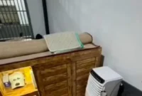 Tangkapan layar video viral dugaan sel mewah narapidana di Lapas Kelas IIA Cilegon. (Posnews/Instagram)