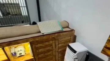Tangkapan layar video viral dugaan sel mewah narapidana di Lapas Kelas IIA Cilegon. (Posnews/Instagram)