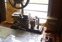 Dari kejutan listrik hingga pesan lintas benua. Sejarah telegraf mencatat ambisi manusia untuk menaklukkan jarak, mengubah cara pemerintah, pedagang, dan surat kabar berinteraksi di panggung global. Dok: Istimewa.