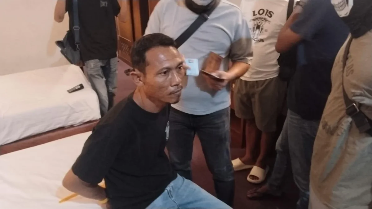 Petugas Bareskrim Polri menangkap DPO jaringan narkotika internasional terkait penyelundupan 11 kilogram sabu dari Malaysia di sebuah hotel di Kota Dumai, Riau. (Posnews/Ist)