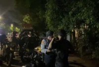 Petugas Patroli Perintis Presisi Polda Metro Jaya mengamankan 15 pemuda diduga hendak tawuran di Jakarta Timur serta menyita tujuh bilah celurit dan empat sepeda motor sebagai barang bukti. (Posnews/Ist)