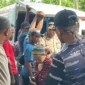 Tim SAR gabungan mengevakuasi pendaki yang terluka usai erupsi Gunung Dukono di Halmahera Utara, Maluku Utara. (Posnews/Basarnas)