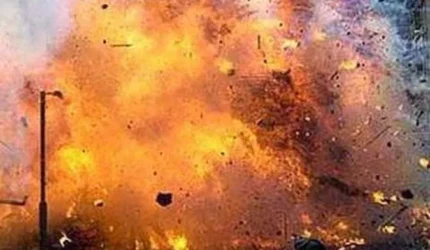 Petugas kepolisian dan Brimob melakukan sterilisasi lokasi ledakan yang diduga berasal dari bom peninggalan Perang Dunia II di Kompleks Perikanan, Biak Numfor, Papua, Minggu (31/5/2026).