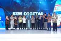 Wakapolri Komjen Pol Dedi Prasetyo saat peluncuran layanan SIM Digital dan E-TLE Drone Mobile dalam Rakernis Fungsi Lalu Lintas 2026 di Jakarta Selatan. (Posnews/Ist)