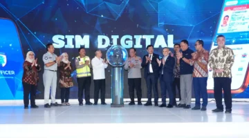 Wakapolri Komjen Pol Dedi Prasetyo saat peluncuran layanan SIM Digital dan E-TLE Drone Mobile dalam Rakernis Fungsi Lalu Lintas 2026 di Jakarta Selatan. (Posnews/Ist)