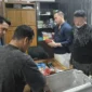 Polisi menunjukkan barang bukti Happy Water, ketamine, dan etomidate usai menangkap WNA China di apartemen Pademangan, Jakarta Utara. (Posnews/Ist)