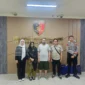 Petugas Bareskrim Polri melimpahkan dua tersangka warga Pakistan kasus penyelundupan sabu ke Kejaksaan Negeri Kota Tangerang. (Posnews/Ist)