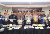 Petugas Polda Metro Jaya patroli malam memburu pelaku begal di wilayah rawan Jakarta. (Posnews/Ist)