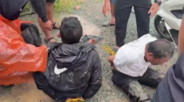 Petugas Bareskrim Polri menggerebek kampung narkoba di Gang Langgar, Samarinda, Kalimantan Timur, dan menangkap 11 tersangka jaringan narkotika dengan omzet hingga Rp200 juta per hari. (Posnews/Ist)