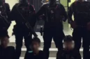 Polisi mengamankan remaja saat patroli dini hari di Tangerang. (Posnews)