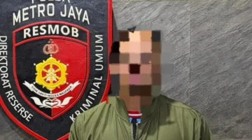 Petugas Polda Metro Jaya mengamankan tersangka WNA Brunei Darussalam terkait kasus dugaan penganiayaan yang menewaskan sesama warga Brunei di kawasan Kebayoran Baru, Jakarta Selatan. (Posnews/Ist)
