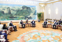 Navigasi hubungan adidaya. Premier China Li Qiang menyerukan dialog konstruktif dan penguatan ekonomi bilateral saat menerima kunjungan delegasi Senat AS, sembari memperingatkan Washington agar tidak melanggar kedaulatan China terkait isu Taiwan. Dok: Istimewa.