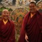 Menyatukan budaya populer Barat dan spiritualitas kuno Timur. Jalue Dorje, pemuda 19 tahun asal Amerika Serikat yang menyukai NFL dan musik rap, kini menapaki takdirnya sebagai reinkarnasi lama Buddha di kaki pegunungan Himalaya. Dok: Istimewa.