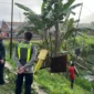 Mobil Toyota Avanza hancur usai tertabrak KA Argo Bromo Anggrek di perlintasan tanpa palang di Grobogan, empat orang tewas. (Posnews/Ist)