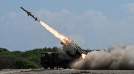 Unjuk kekuatan di Pasifik. Pasukan Bela Diri Jepang (JSDF) menembakkan rudal Tipe 88 ke sasaran kapal di lepas pantai Filipina, menandai era baru kerja sama militer agresif antara Tokyo dan Manila guna menjaga kebebasan navigasi. Dok: REUTERS/Noel Celis.