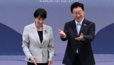 Simbol persahabatan baru. Presiden Korea Selatan Lee Jae Myung menjamu PM Jepang Sanae Takaichi di kota bersejarah Andong untuk mempererat kerja sama keamanan energi dan rantai pasok regional di tengah gejolak Timur Tengah. Dok: (AP Photo/Ahn Young-joon, Pool)
