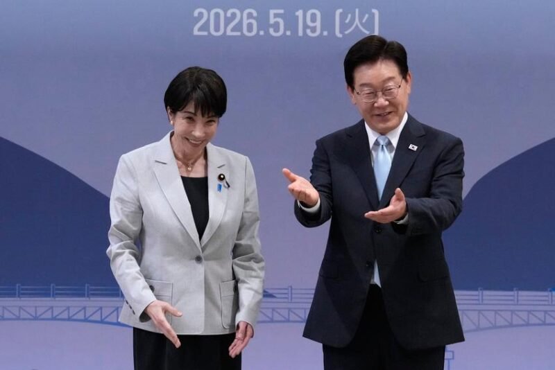Simbol persahabatan baru. Presiden Korea Selatan Lee Jae Myung menjamu PM Jepang Sanae Takaichi di kota bersejarah Andong untuk mempererat kerja sama keamanan energi dan rantai pasok regional di tengah gejolak Timur Tengah. Dok: (AP Photo/Ahn Young-joon, Pool)