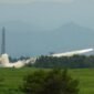 Latihan tempur lintas negara. Korps Marinir Amerika Serikat dan pasukan Jepang melakukan uji coba peluncur roket HIMARS di kaki Gunung Fuji guna memperkuat pertahanan maritim terhadap potensi agresi di Laut China Selatan dan Selat Taiwan. Dok: (AP Photo/Hiro Komae)