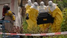 Organisasi Kesehatan Dunia (WHO) resmi menetapkan wabah Ebola strain Bundibugyo di Republik Demokratik Kongo (DRC) dan Uganda. Dok: (AP Photo/Moses Sawasawa)