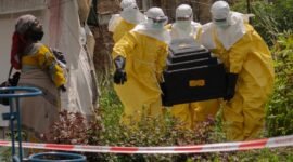 Organisasi Kesehatan Dunia (WHO) resmi menetapkan wabah Ebola strain Bundibugyo di Republik Demokratik Kongo (DRC) dan Uganda. Dok: (AP Photo/Moses Sawasawa)