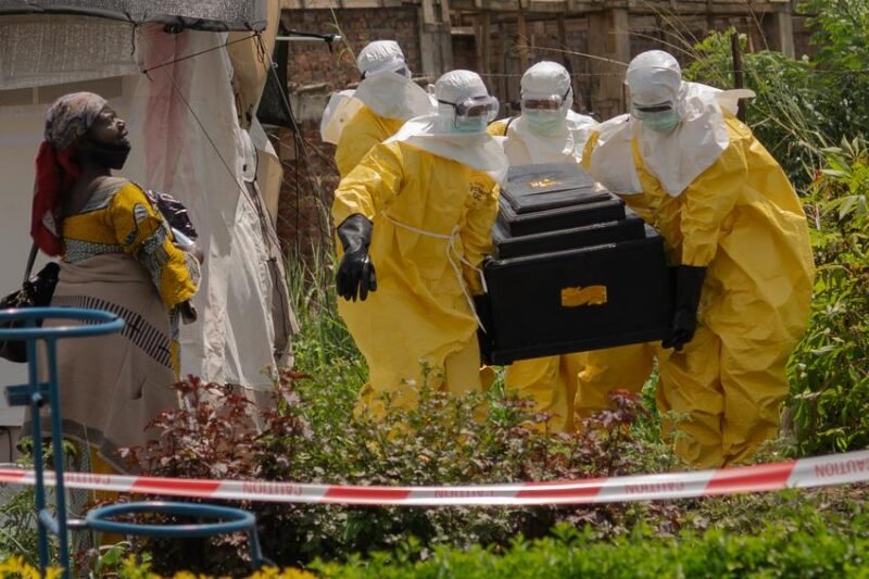 Organisasi Kesehatan Dunia (WHO) resmi menetapkan wabah Ebola strain Bundibugyo di Republik Demokratik Kongo (DRC) dan Uganda. Dok: (AP Photo/Moses Sawasawa)