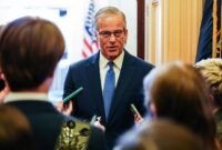Pecah kongsi di Capitol Hill. Senator Partai Republik menunda pemungutan suara untuk RUU pendanaan imigrasi karena menolak usulan dana
