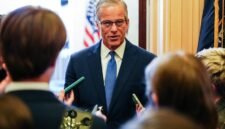 Pecah kongsi di Capitol Hill. Senator Partai Republik menunda pemungutan suara untuk RUU pendanaan imigrasi karena menolak usulan dana 