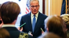 Pecah kongsi di Capitol Hill. Senator Partai Republik menunda pemungutan suara untuk RUU pendanaan imigrasi karena menolak usulan dana 