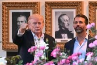 Prioritas kenegaraan. Presiden Donald Trump memilih tetap berada di Washington untuk menangani krisis Timur Tengah dan ketegangan di Kuba, sehingga ia harus melewatkan pernikahan Donald Trump Jr. di Bahama akhir pekan ini. Dok: Istimewa.