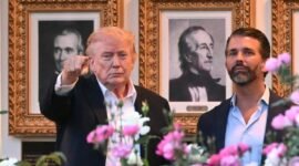 Prioritas kenegaraan. Presiden Donald Trump memilih tetap berada di Washington untuk menangani krisis Timur Tengah dan ketegangan di Kuba, sehingga ia harus melewatkan pernikahan Donald Trump Jr. di Bahama akhir pekan ini. Dok: Istimewa.